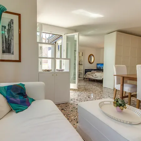 Ve.n.i.ce. Cera Ca' Belle Arti Apartment *